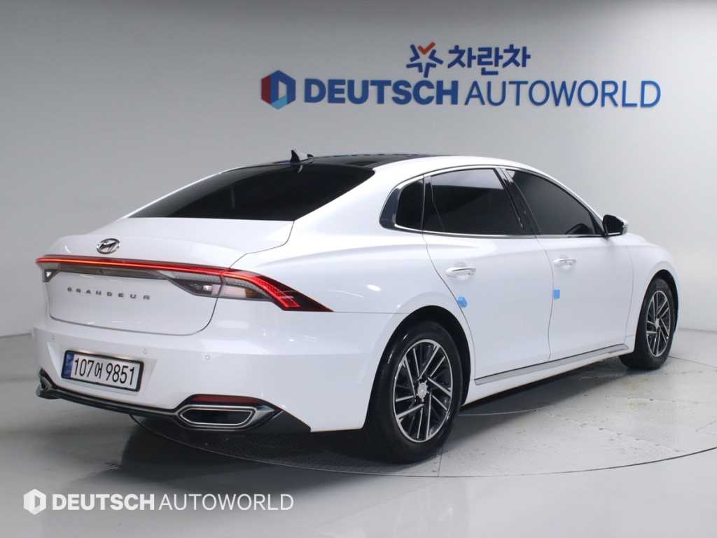 HYUNDAI Grandeur - Vista 2