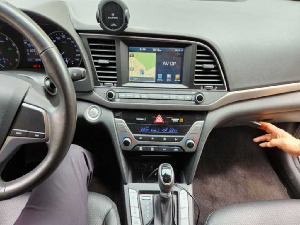 HYUNDAI Avante - Vista 7
