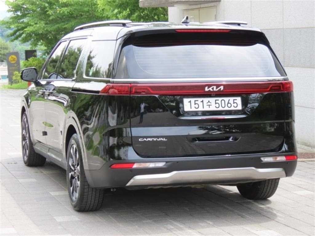 KIA Carnival - Vista 4