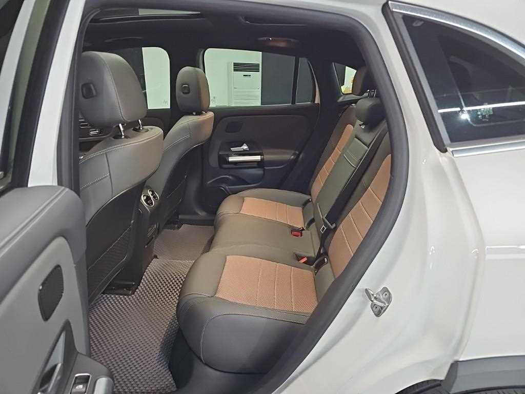 Mercedes Benz EQA - Vista 12