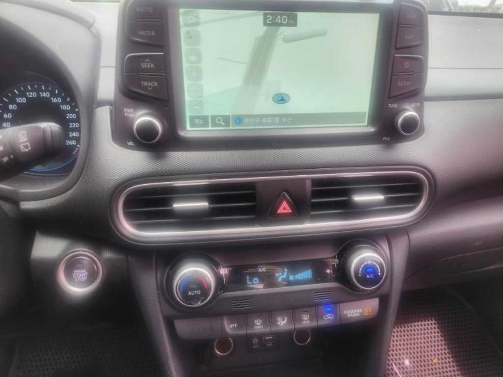 HYUNDAI Kona - Vista 10