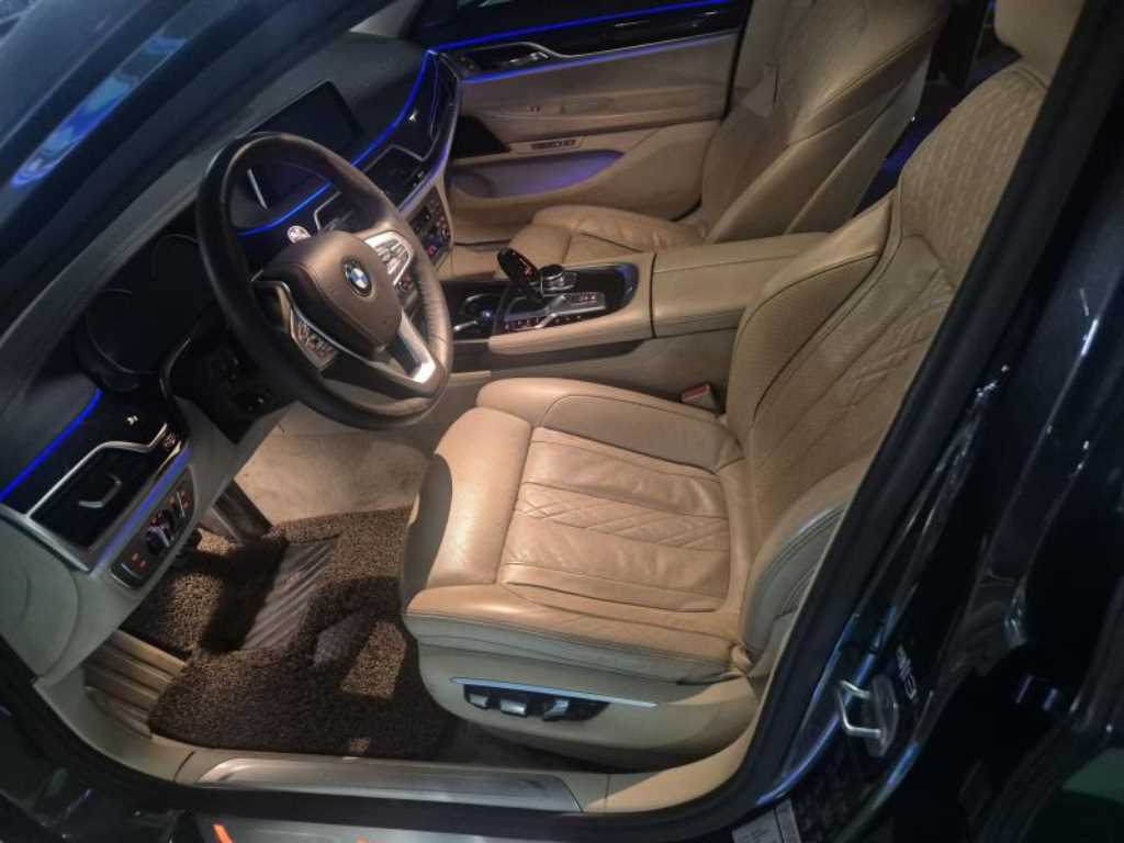 BMW 7 Series - Vista 5