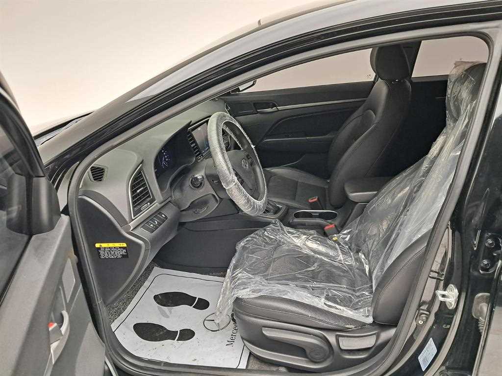HYUNDAI Avante - Vista 11
