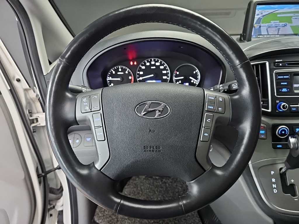 HYUNDAI Starex - Vista 9