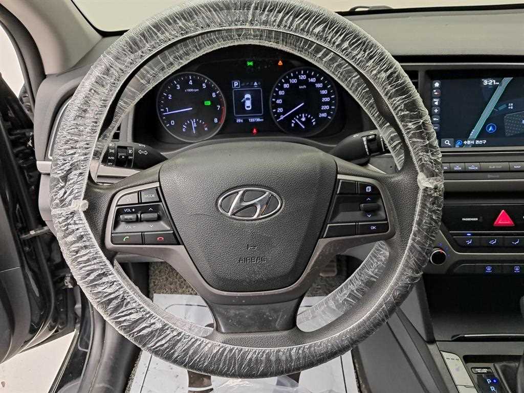 HYUNDAI Avante - Vista 7