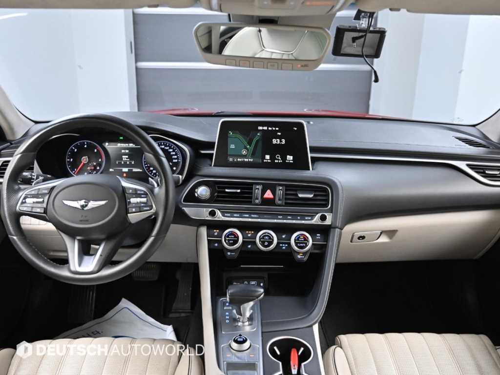 Genesis G70 - Vista 8