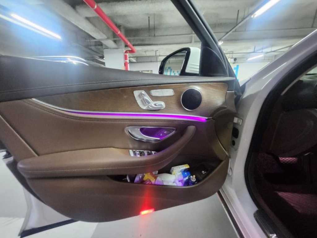 Mercedes Benz E class - Vista 4