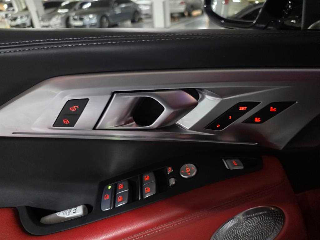 BMW XM - Vista 9