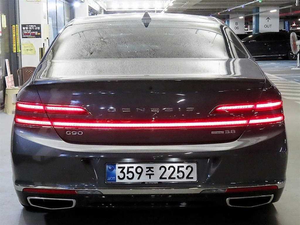 Genesis G90 - Vista 5