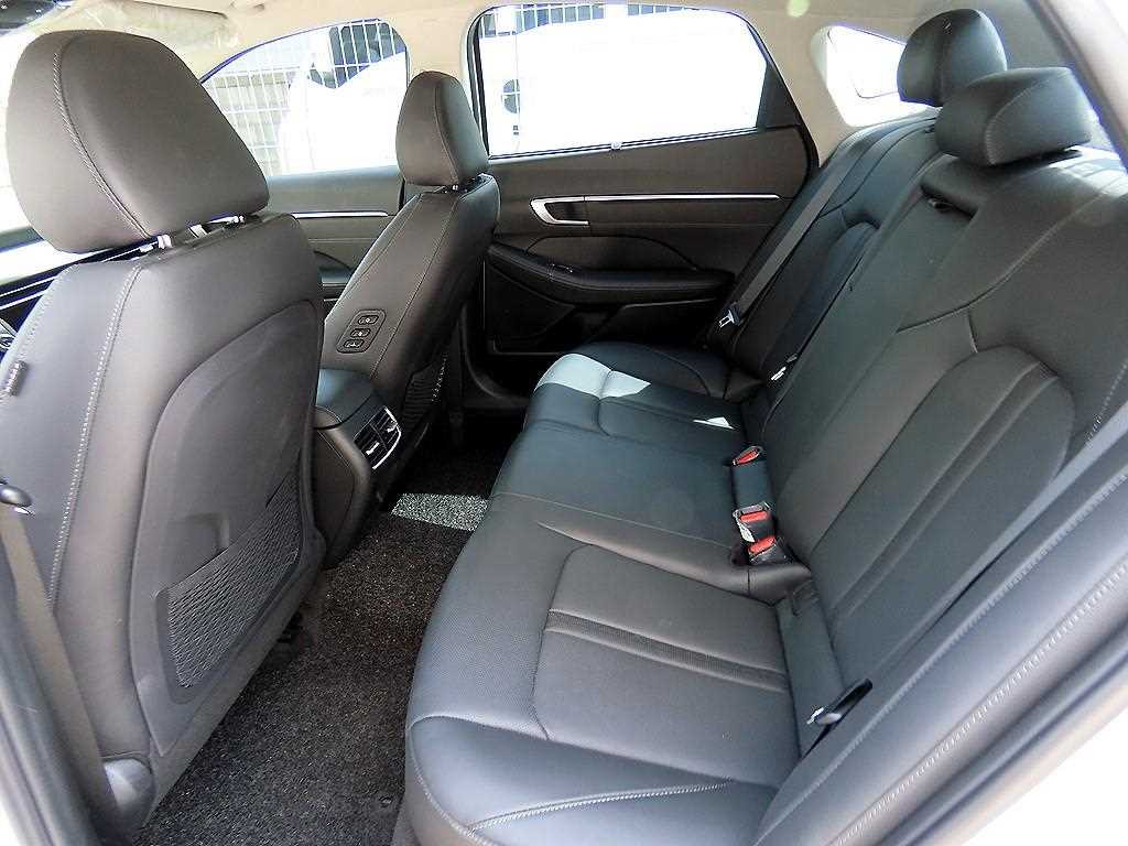 HYUNDAI Sonata - Vista 6