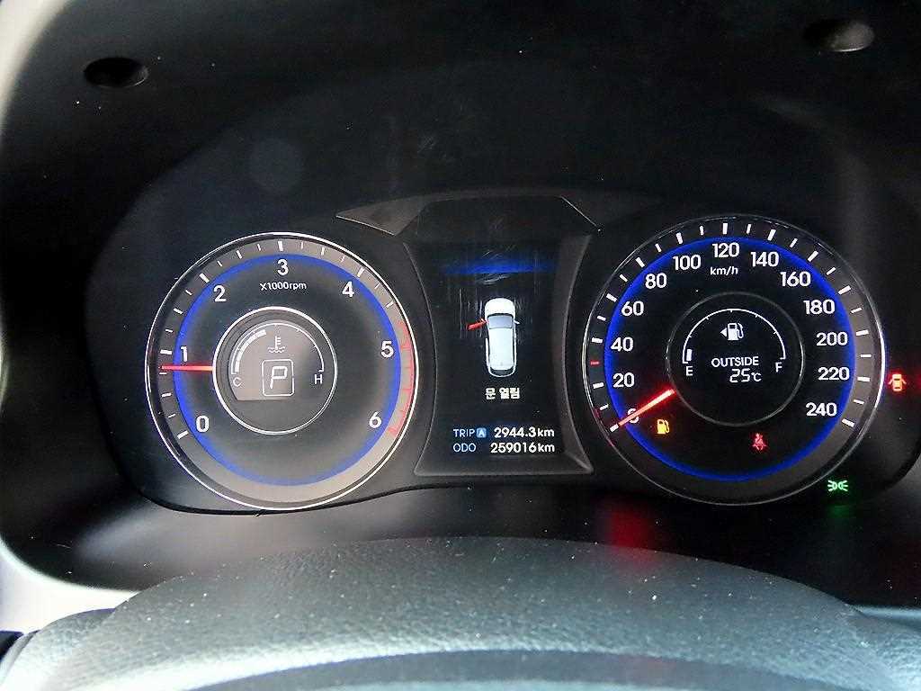 HYUNDAI i40 - Vista 9
