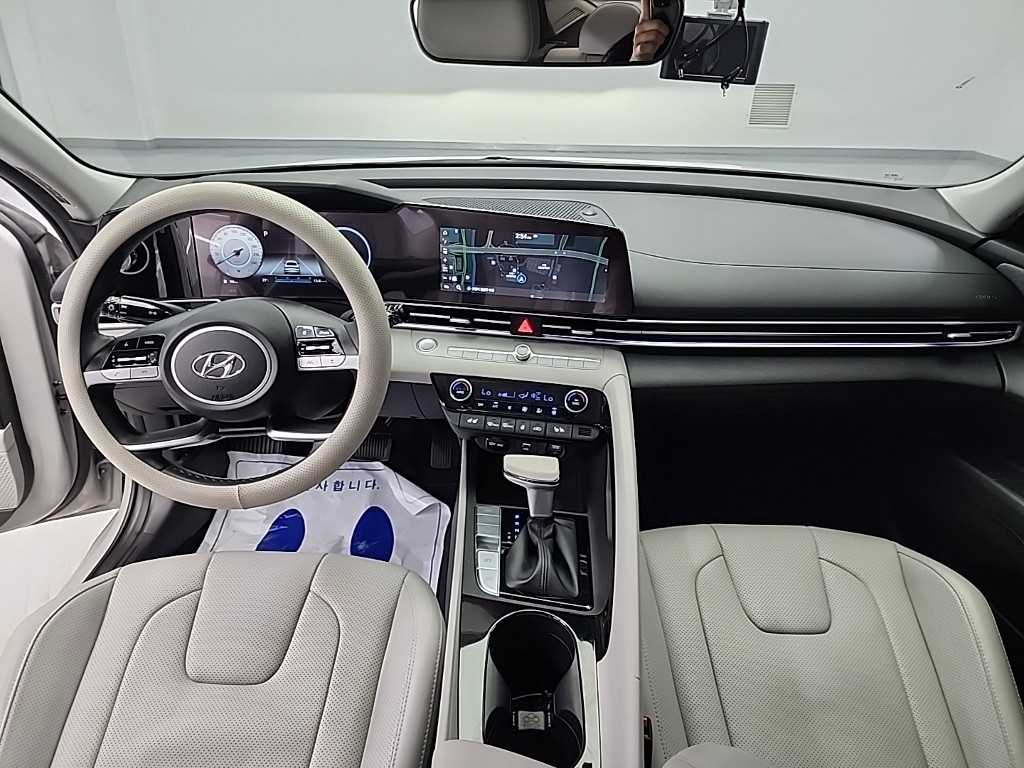 HYUNDAI Avante - Vista 7