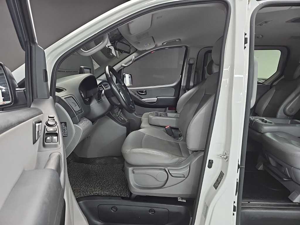 HYUNDAI Starex - Vista 11