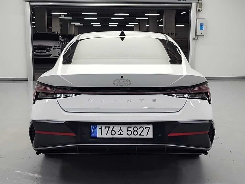 HYUNDAI Avante - Vista 3