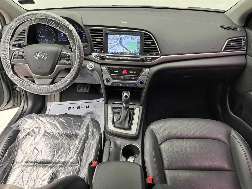 HYUNDAI Avante - Vista 6