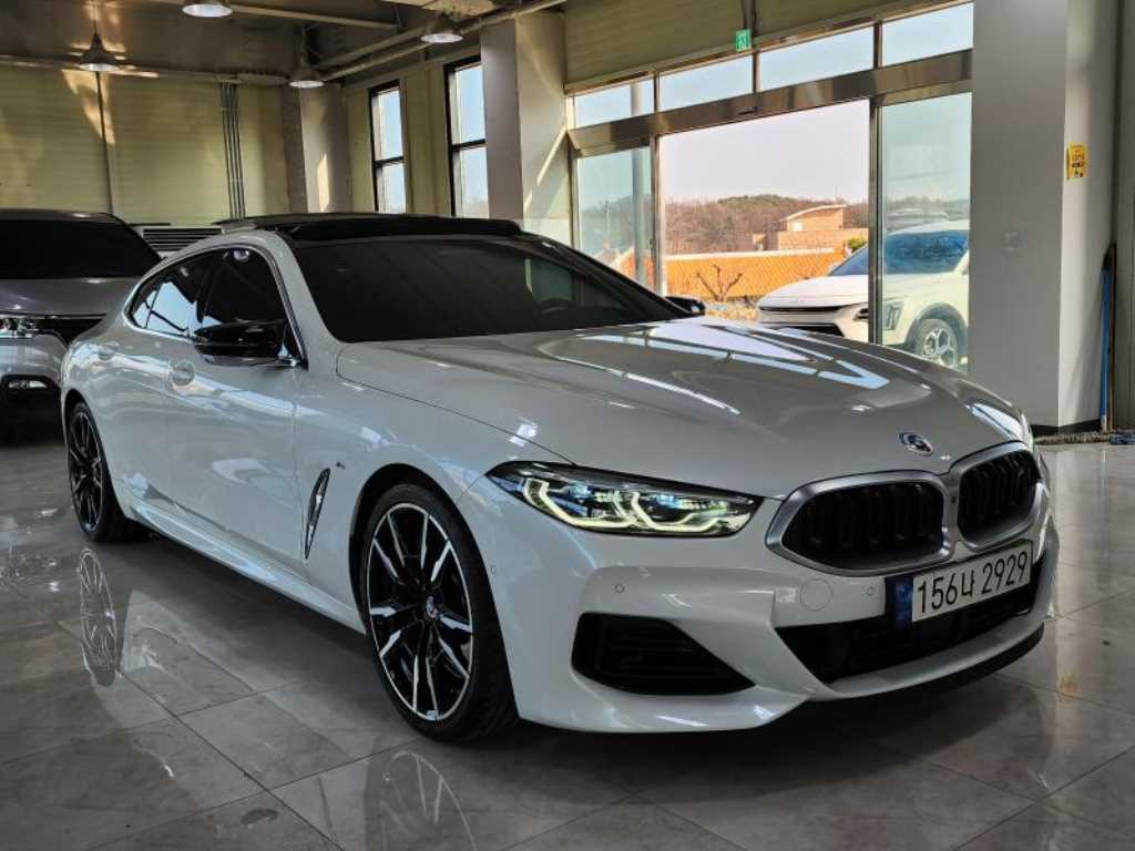 BMW 8 Series - Vista 2