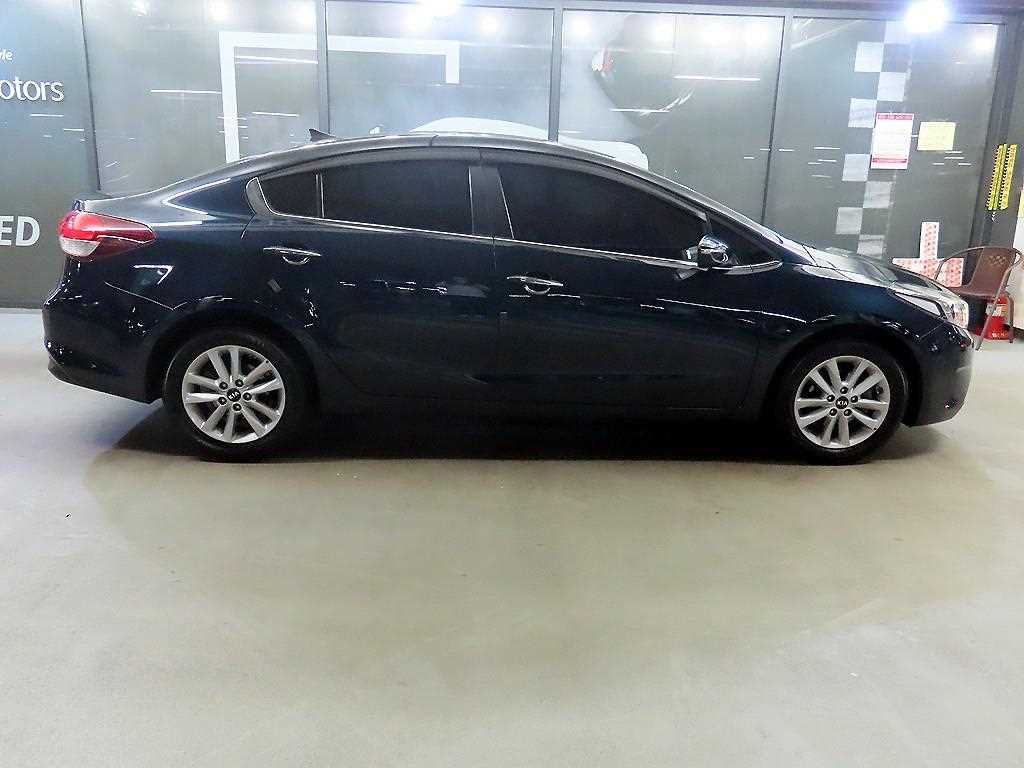 KIA K3 - Vista 3