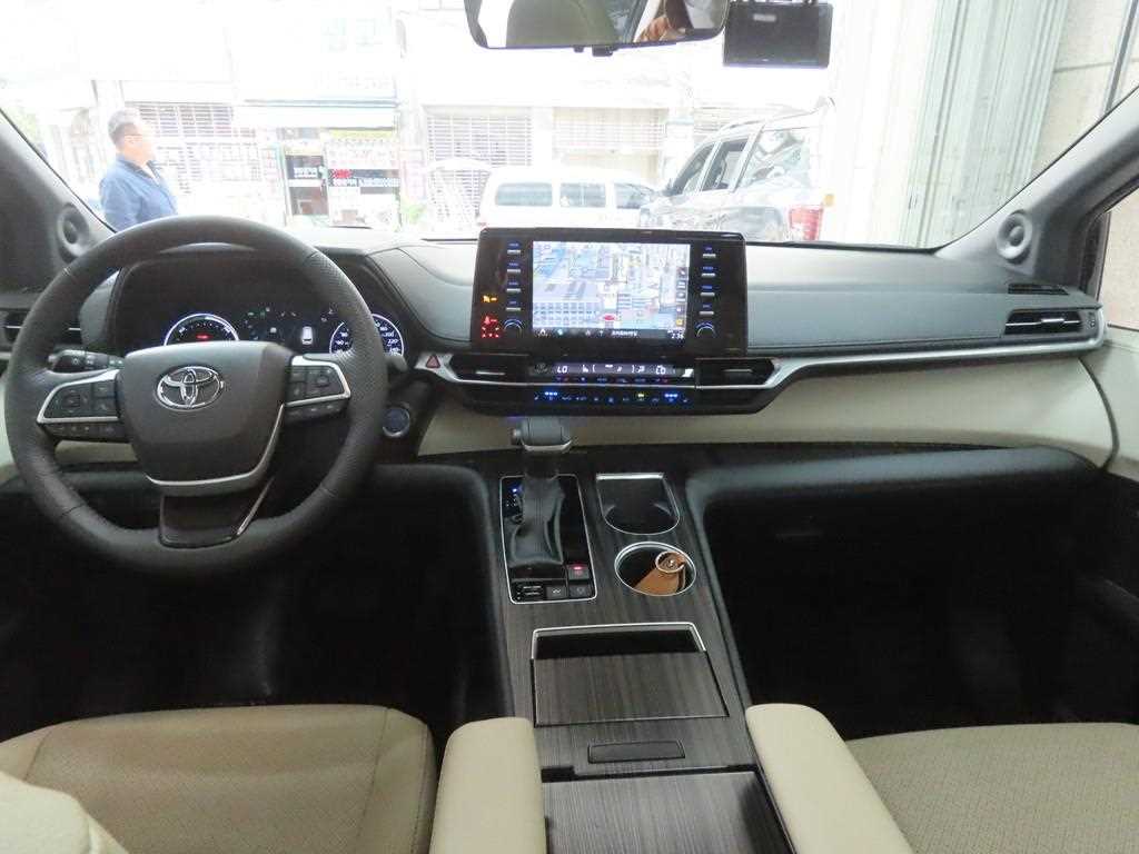 Toyota Siena - Vista 7