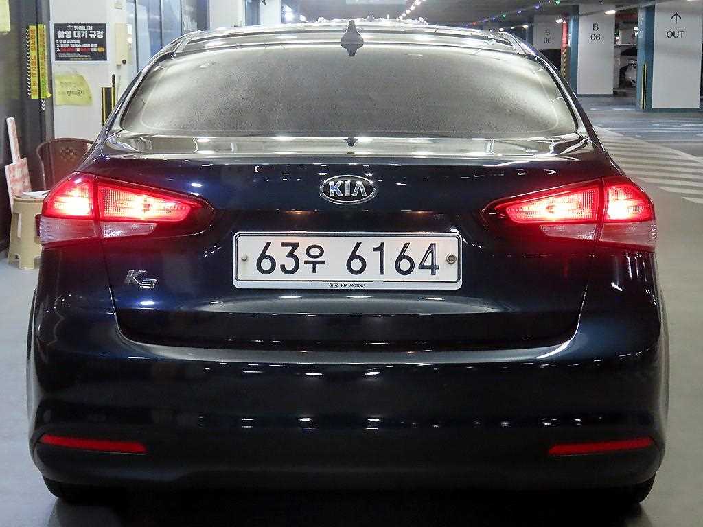 KIA K3 - Vista 5