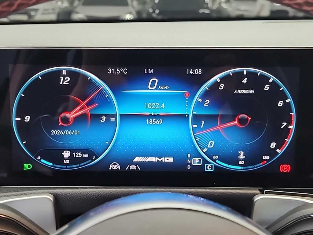 Mercedes Benz GLB Class - Vista 6