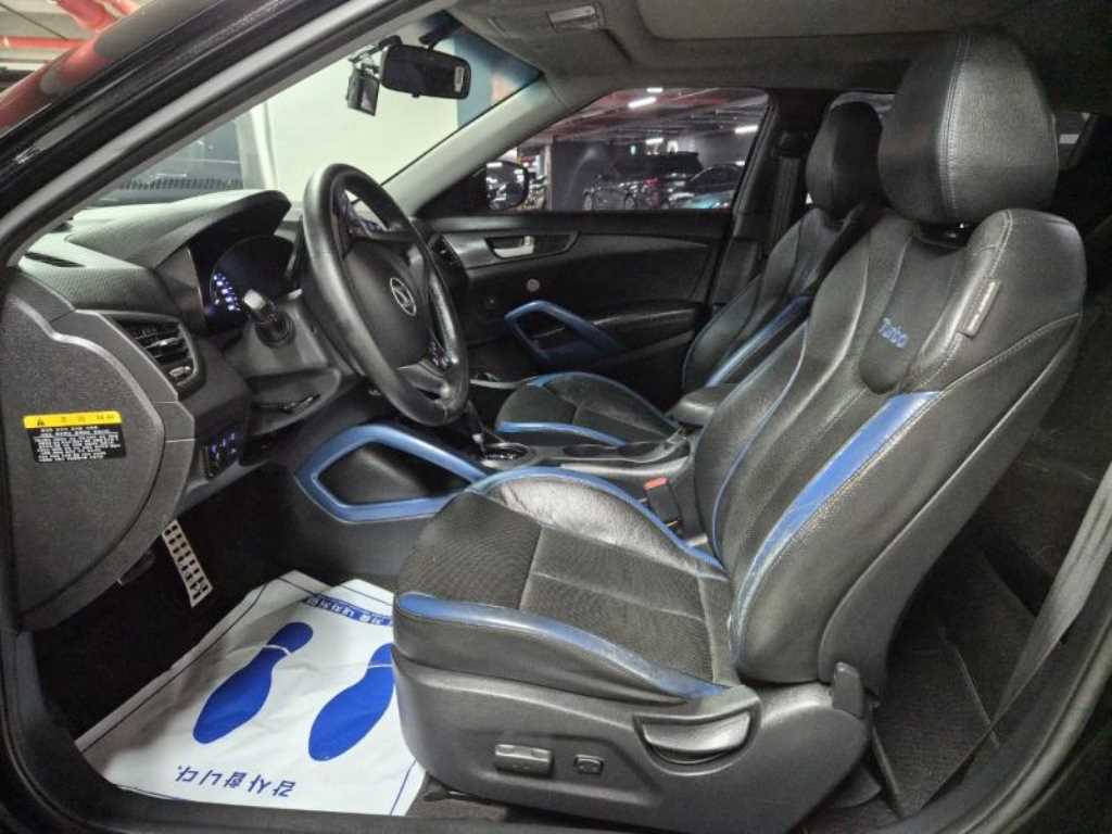 HYUNDAI Veloster - Vista 5