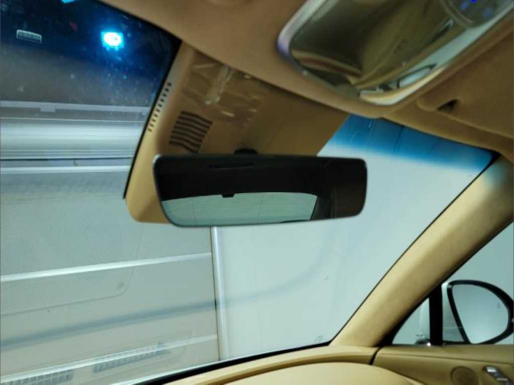 Genesis G80 - Vista 10