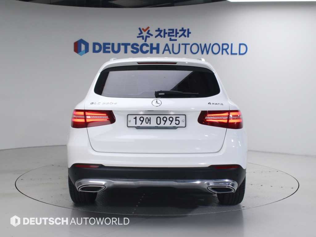 Mercedes Benz GLC Class - Vista 4