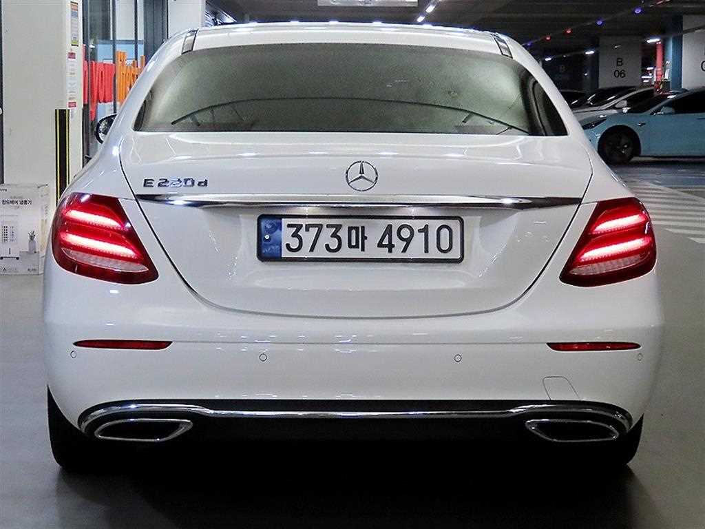 Mercedes Benz E class - Vista 5