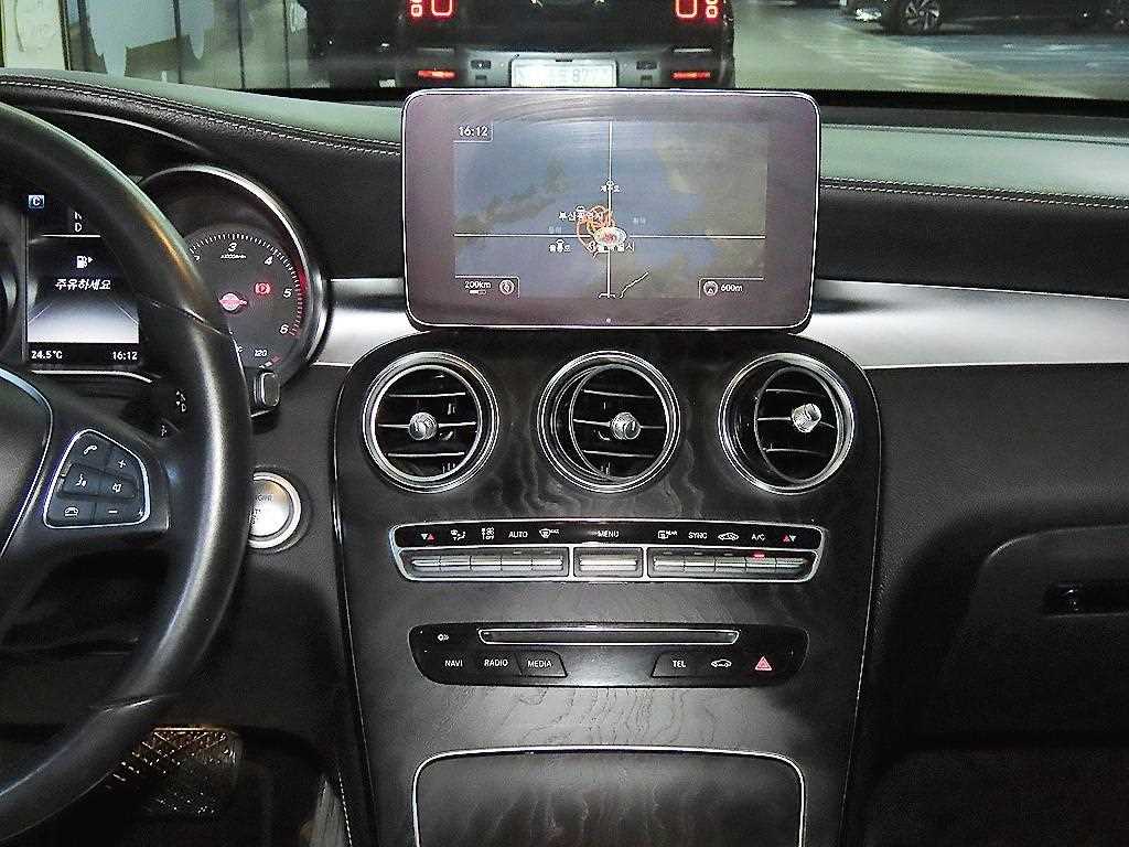 Mercedes Benz GLC Class - Vista 11