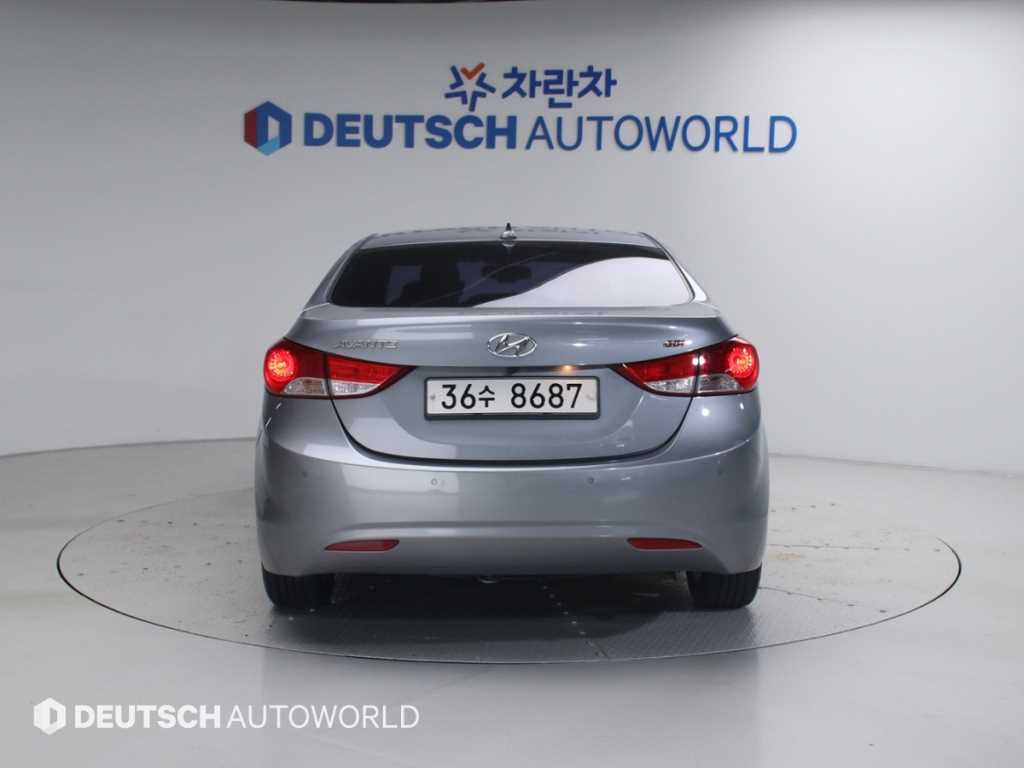 HYUNDAI Avante - Vista 4