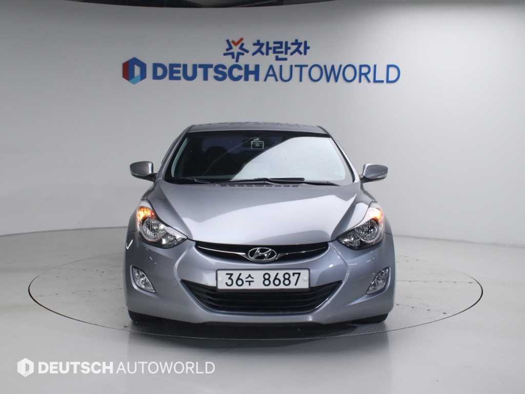 HYUNDAI Avante - Vista 3