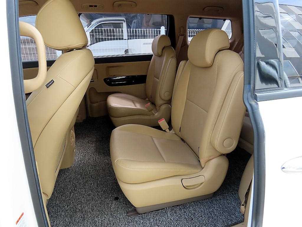 KIA Carnival - Vista 6