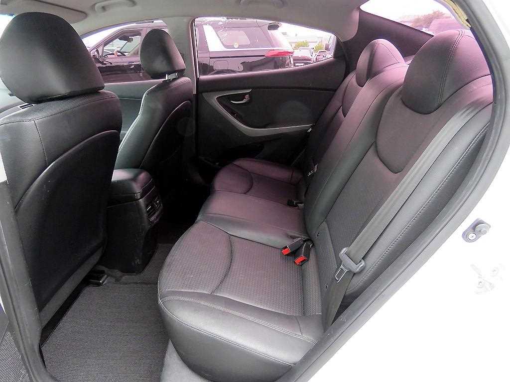 HYUNDAI Avante - Vista 6
