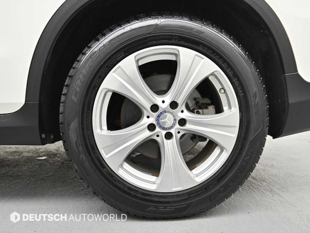 Mercedes Benz GLC Class - Vista 5