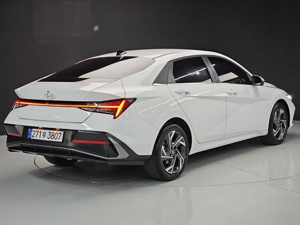 HYUNDAI Avante - Vista 4