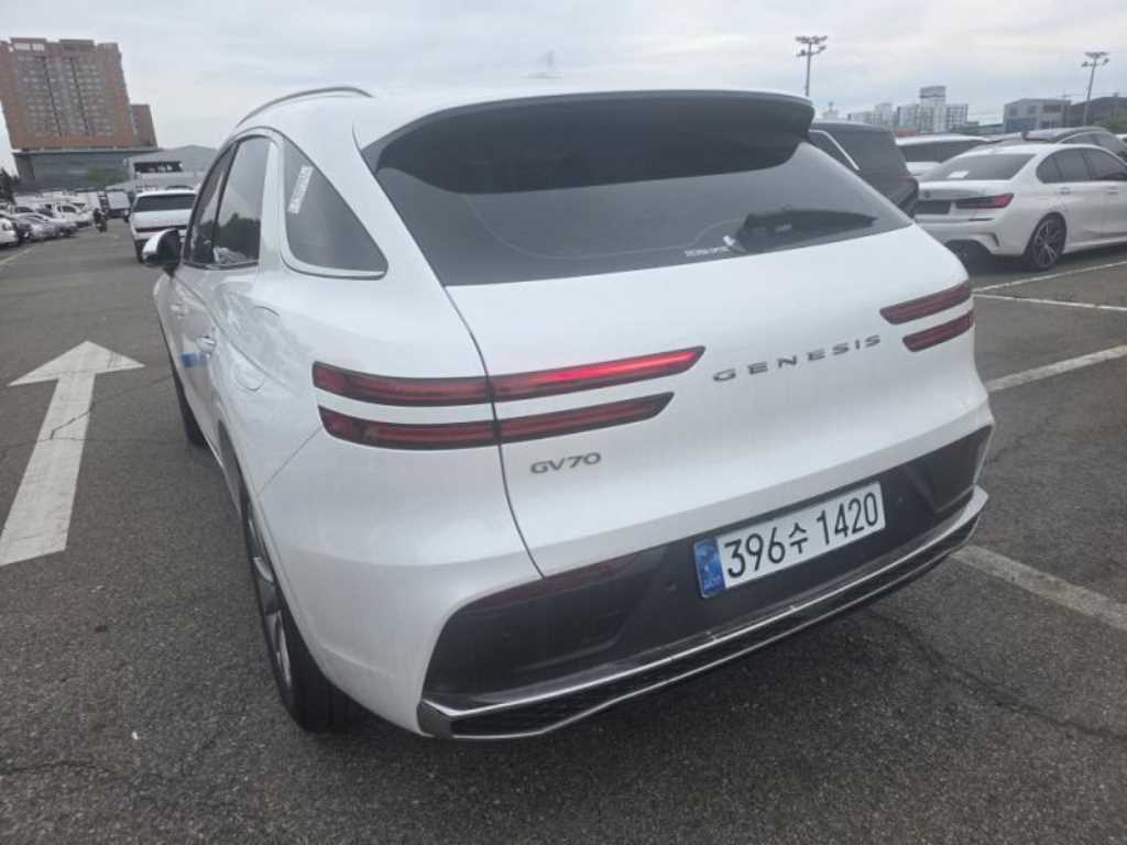 Genesis GV70 - Vista 3