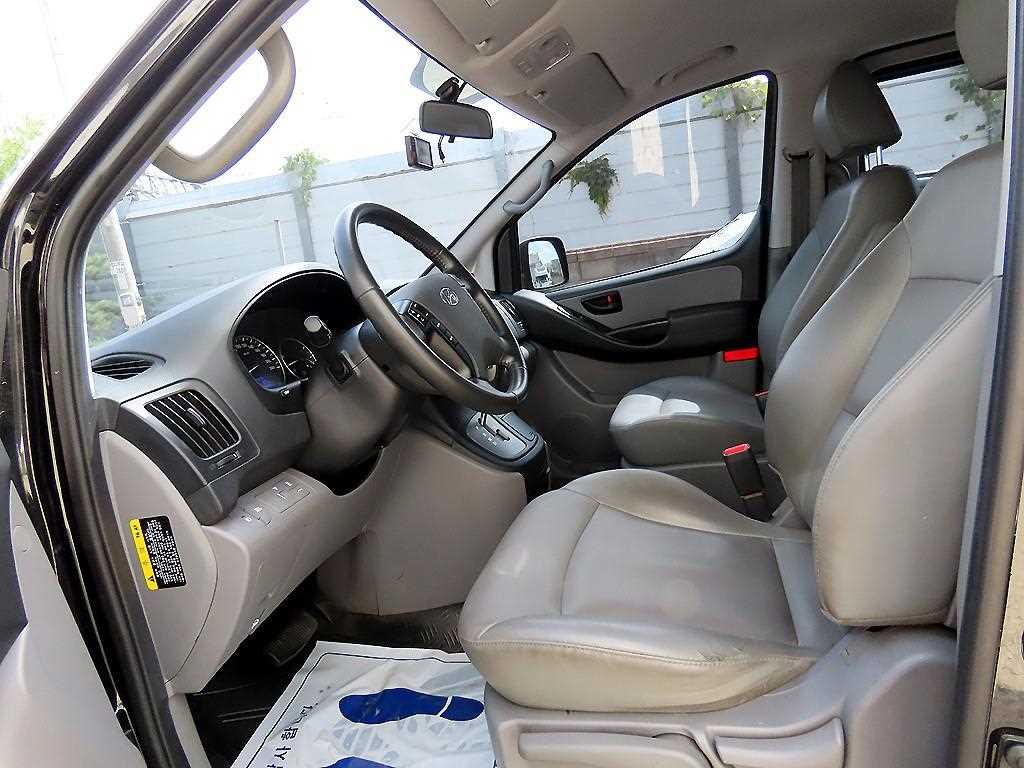 HYUNDAI Starex - Vista 5