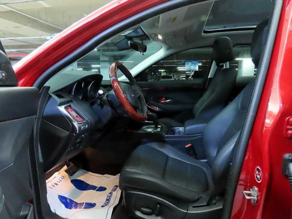 Jaguar E-PACE - Vista 6