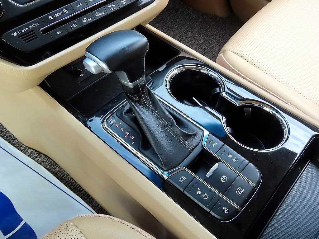 KIA Carnival - Vista 11