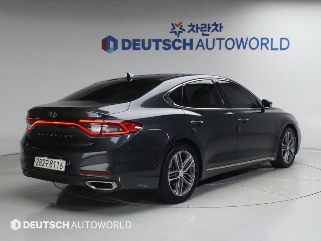 HYUNDAI Grandeur - Vista 2