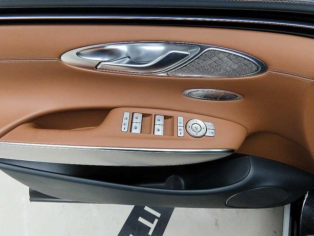Genesis GV70 - Vista 11