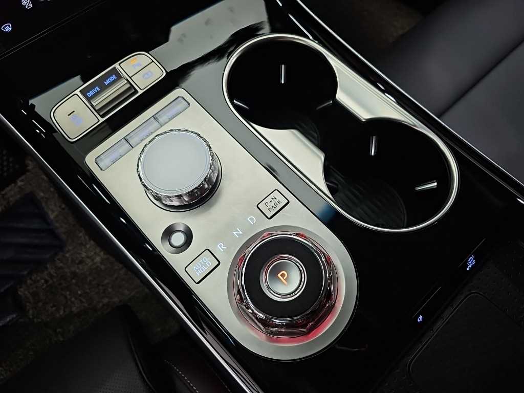 Genesis GV70 - Vista 8