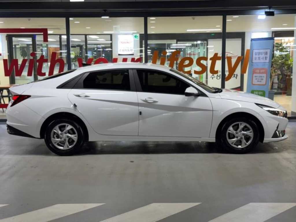 HYUNDAI Avante - Vista 3
