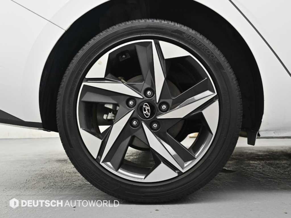 HYUNDAI Avante - Vista 5