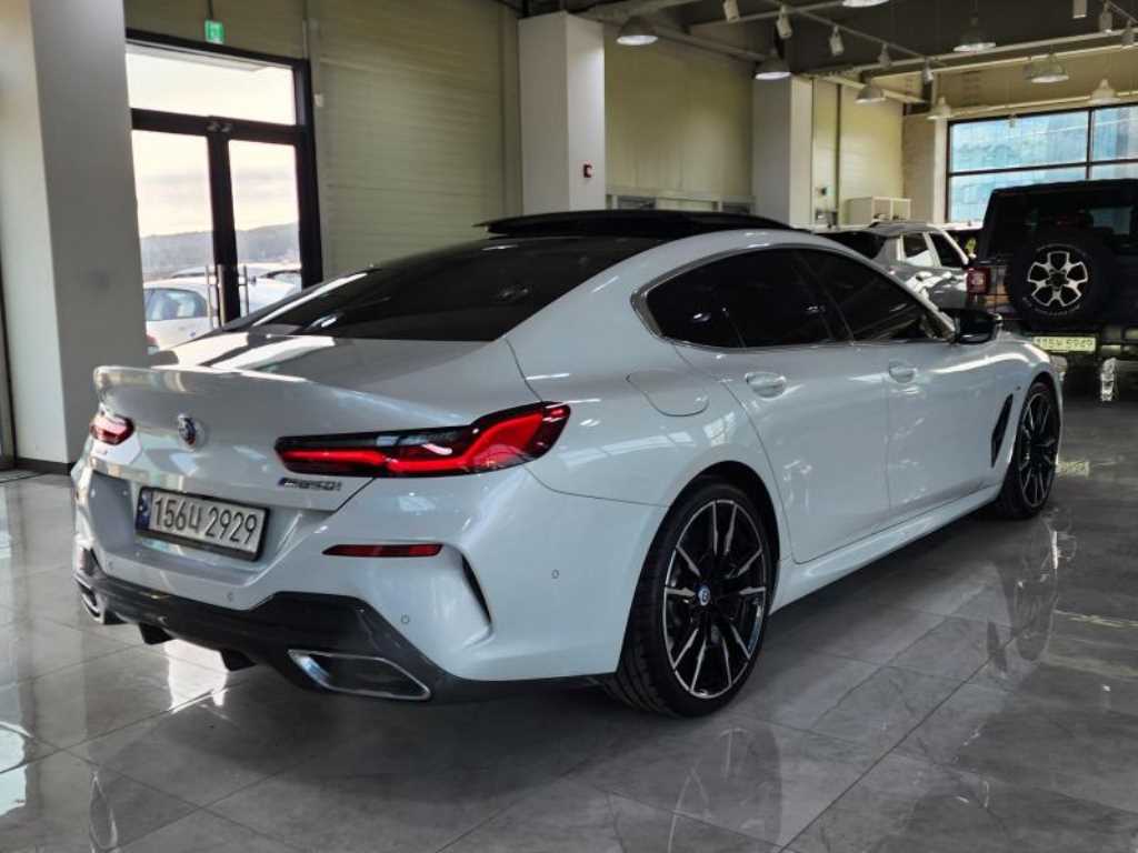 BMW 8 Series - Vista 3