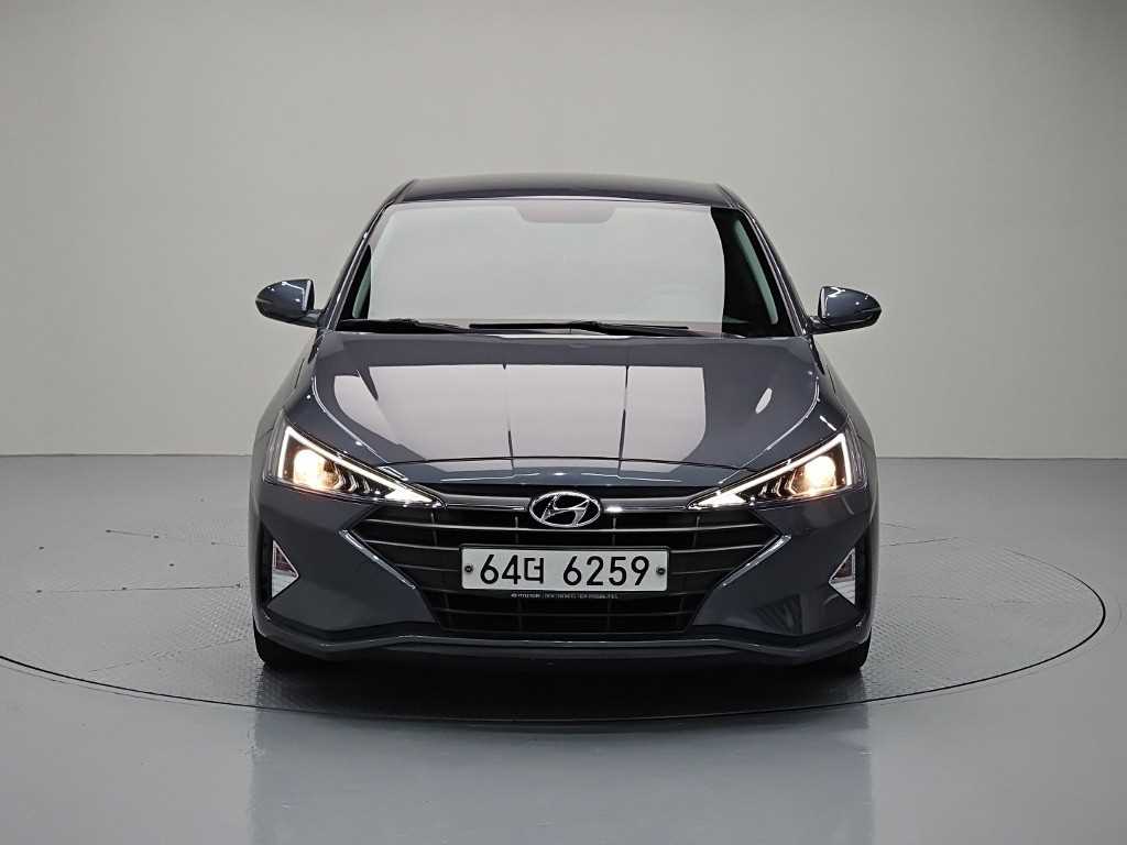 HYUNDAI Avante - Vista 2