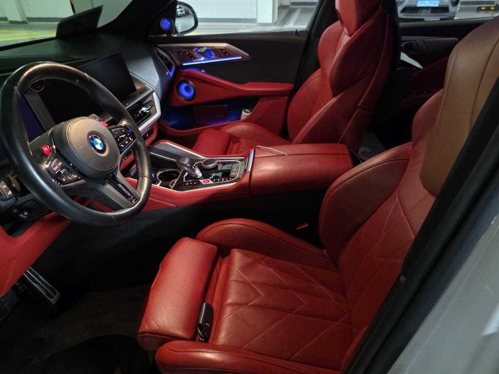 BMW XM - Vista 8
