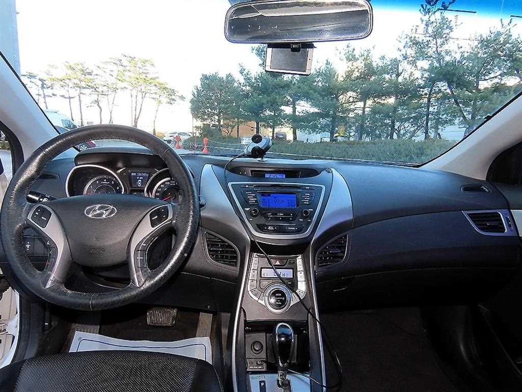 HYUNDAI Avante - Vista 7