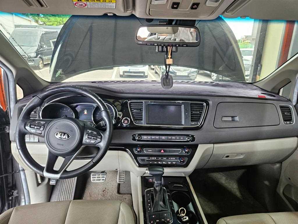KIA Carnival - Vista 6