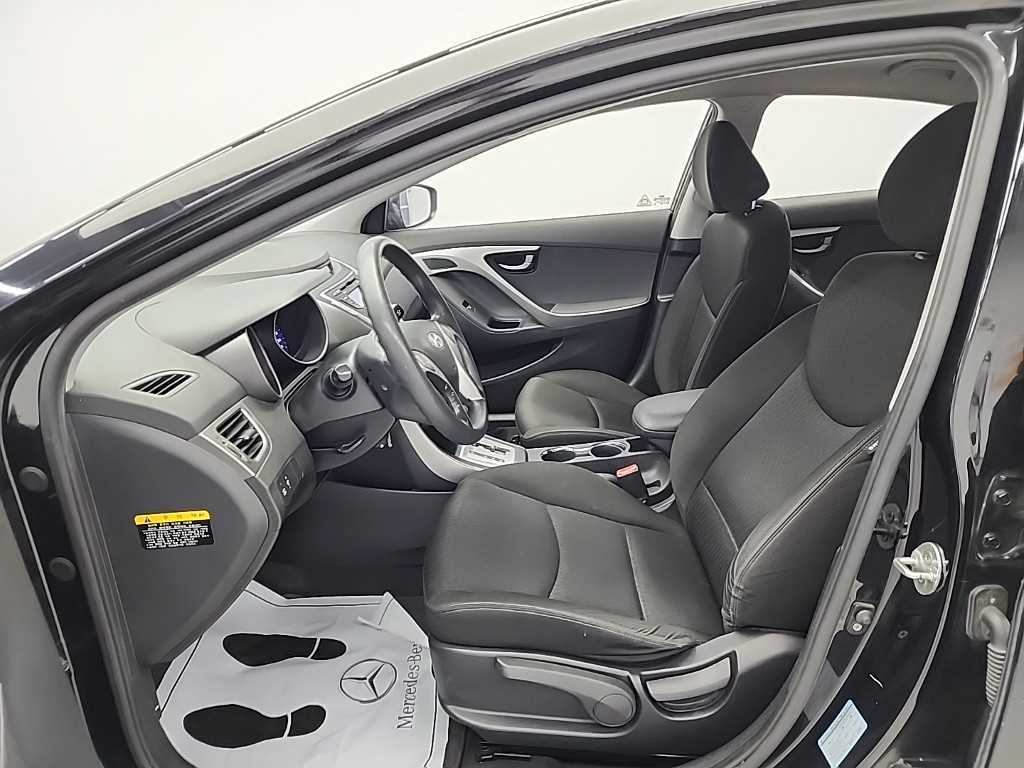 HYUNDAI Avante - Vista 11